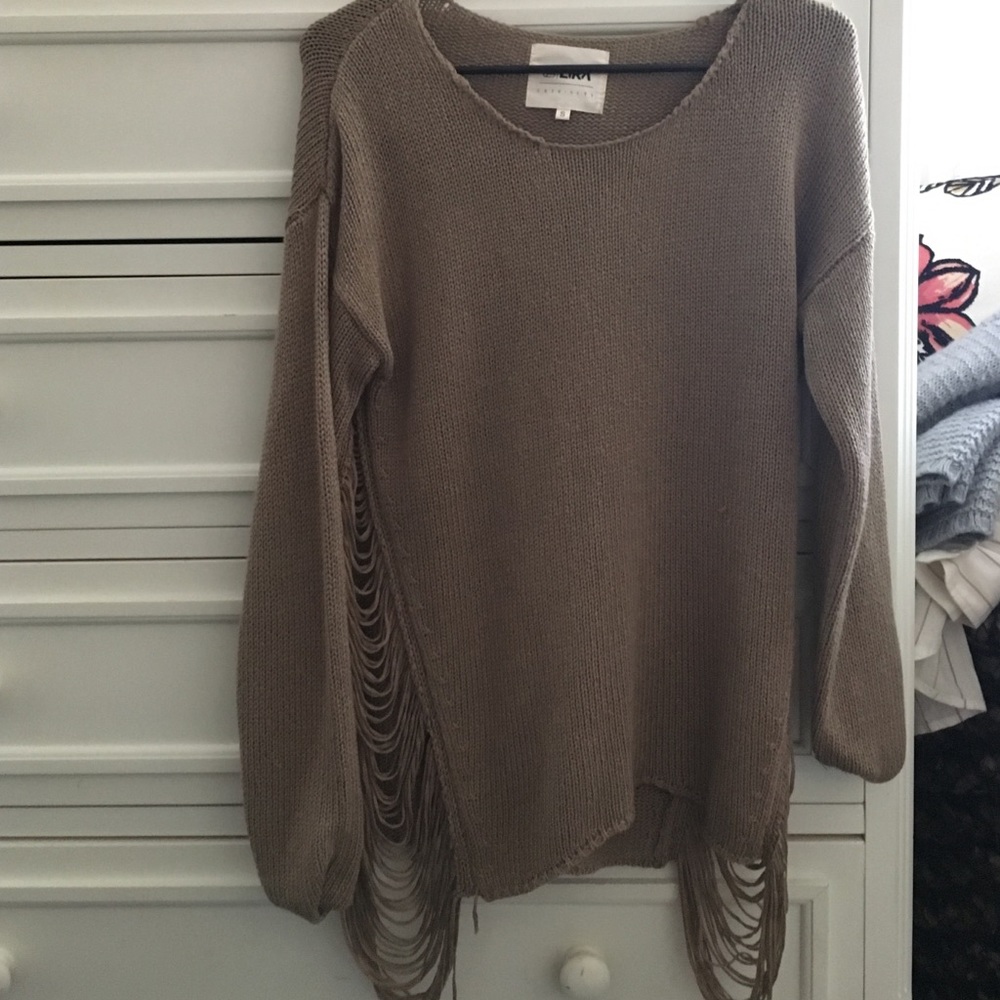 LIRA sweater