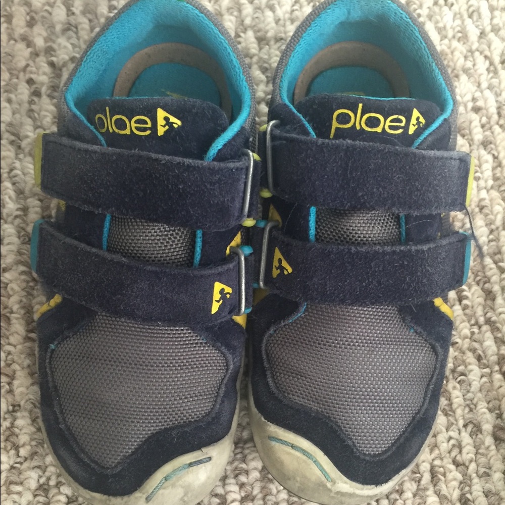 Plae shoes
