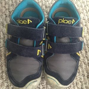 Plae shoes