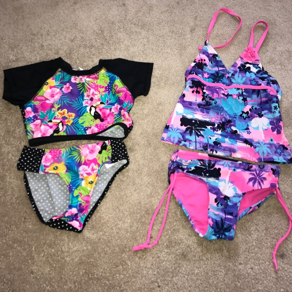 2 girls swimsuits