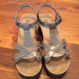 Clarks HAYLA Flute Pewter Shoes.  Size 8.5.