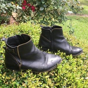 Ankle boots with zipper accents