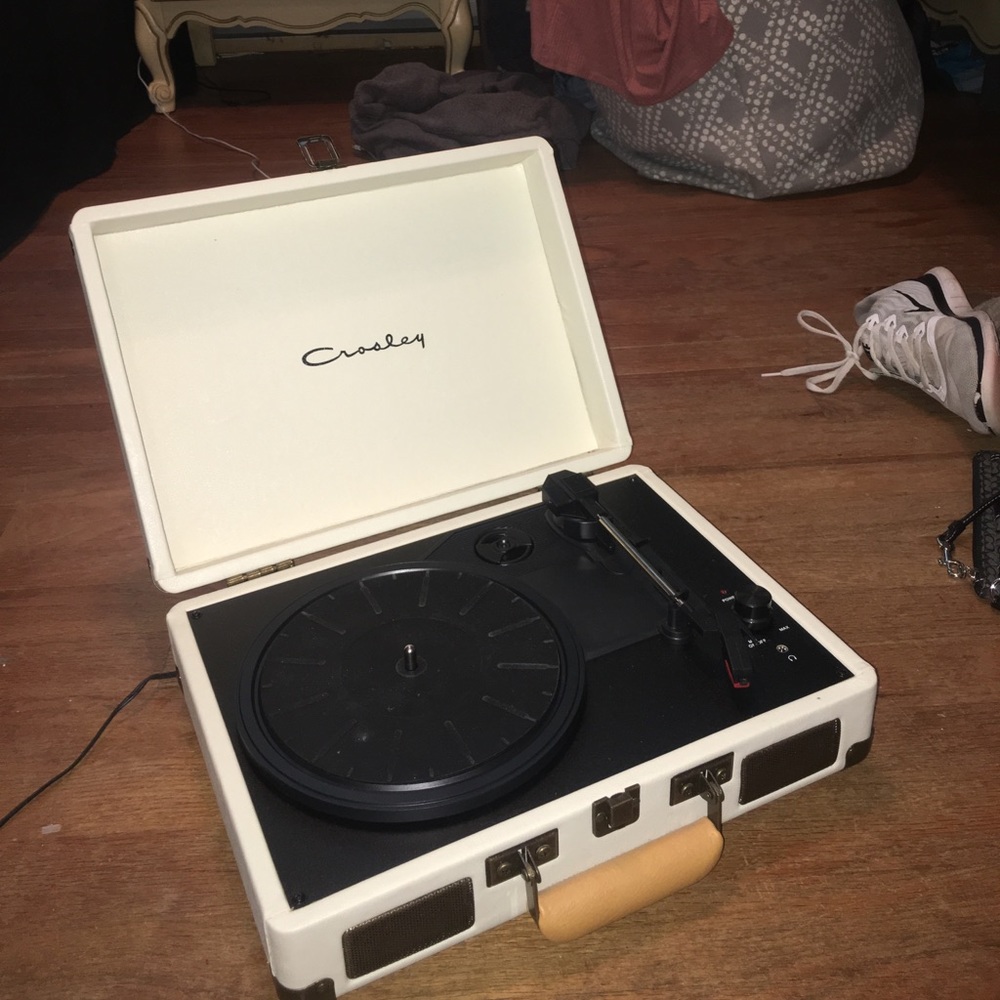 Crosley cruiser portable record player/ turntable