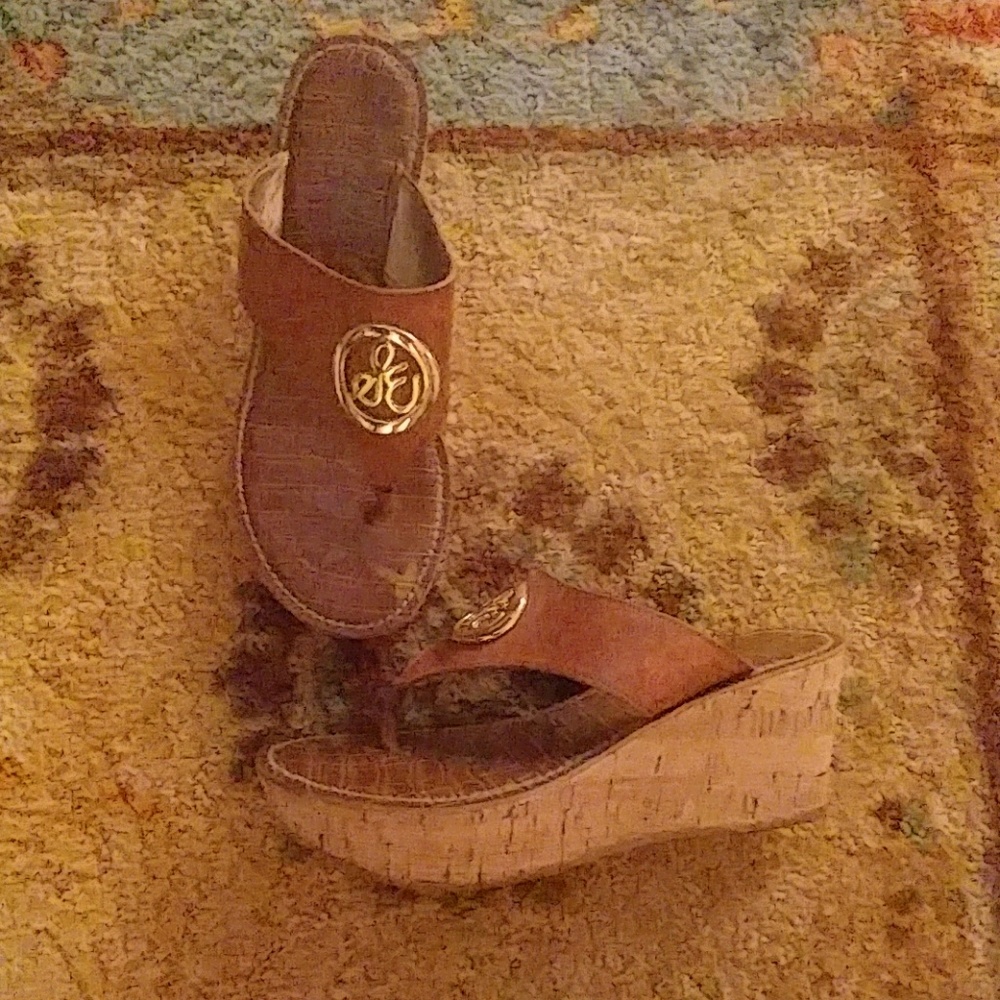 Thong wedge 7.5 w will fit a 7 or 8