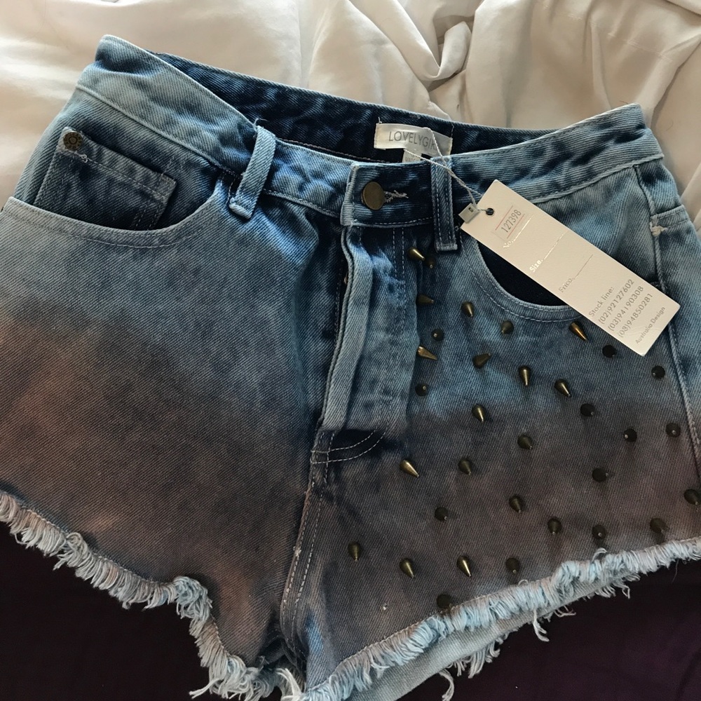 High waited studded shorts with fade