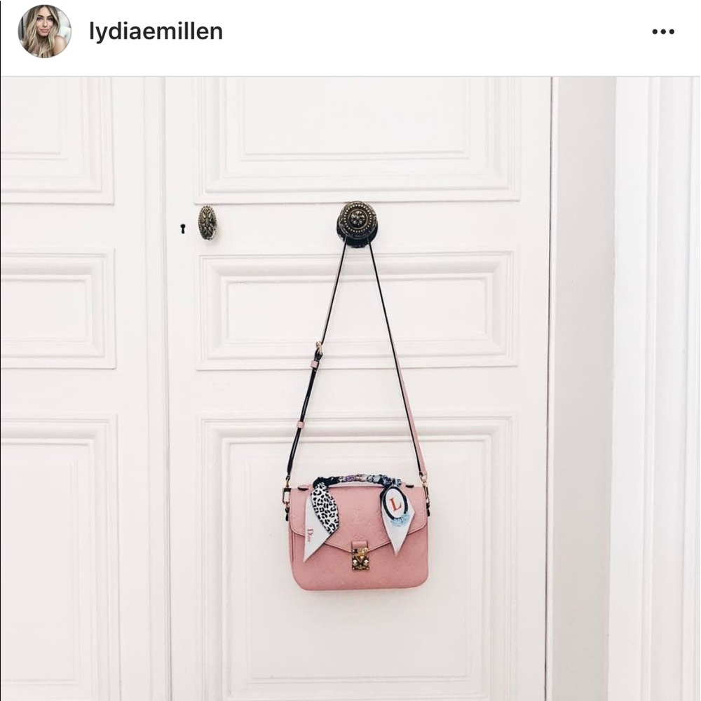 Louis Vuitton pouchette rose