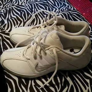 nike cheer shoes size 7