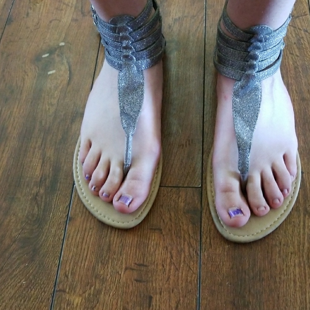 SUPER CUTE SUPER STRAPPY SUMMED SANDALS!!