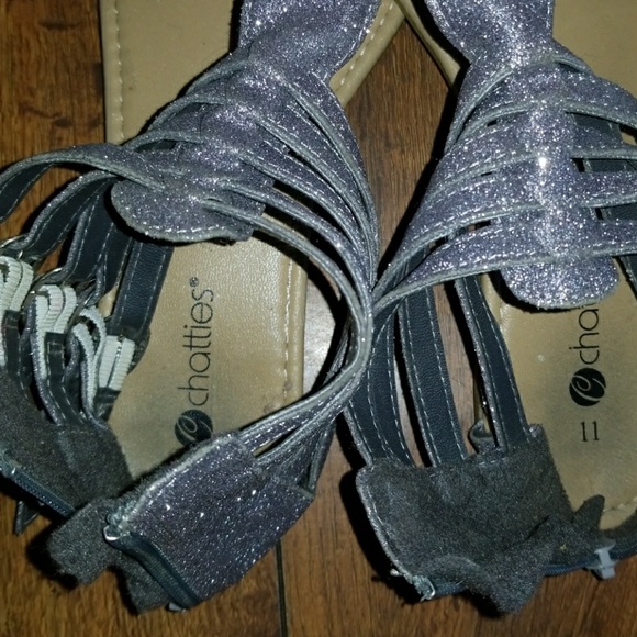 SUPER CUTE SUPER STRAPPY SUMMED SANDALS!! - Picture 4 of 4