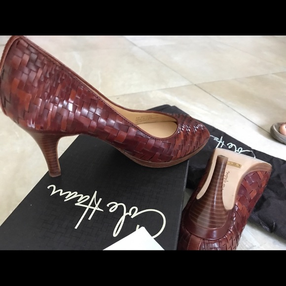 🌸COLE HAAN🌸 - Picture 1 of 3