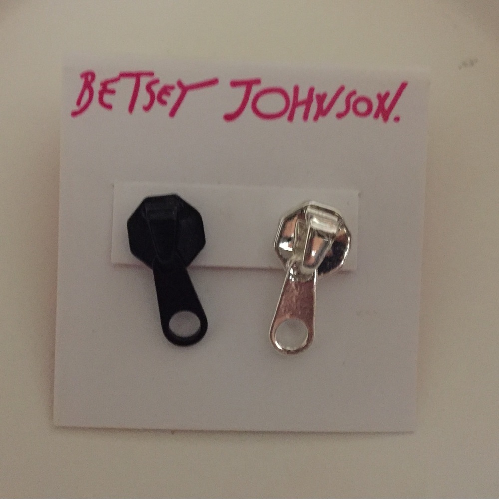 ❌SOLD❌ Betsey Johnson zipper earrings