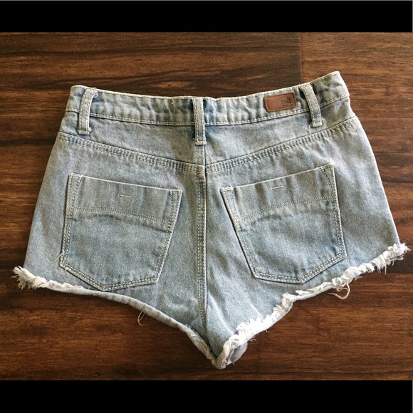 high waisted denim shorts - Picture 2 of 3