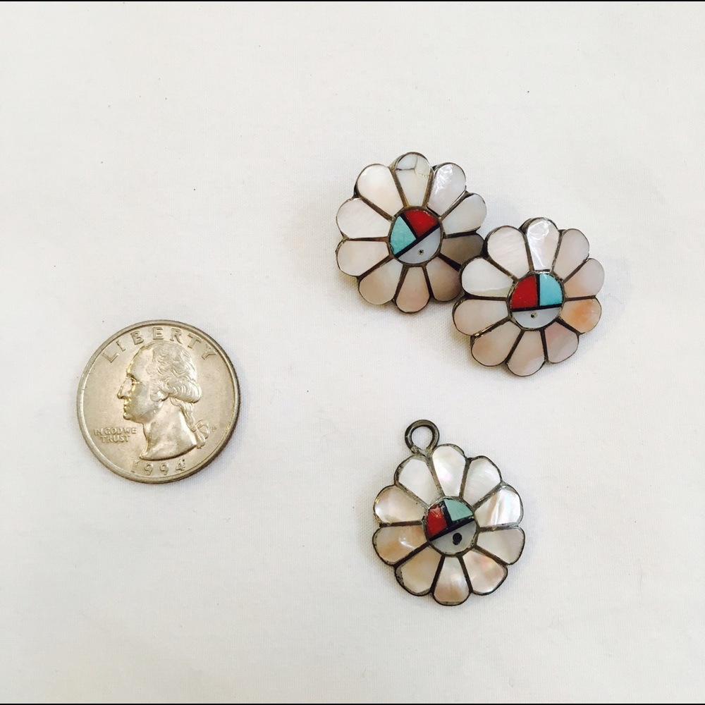 💲Make an offer!💲 SS Earrings and Pendant!!