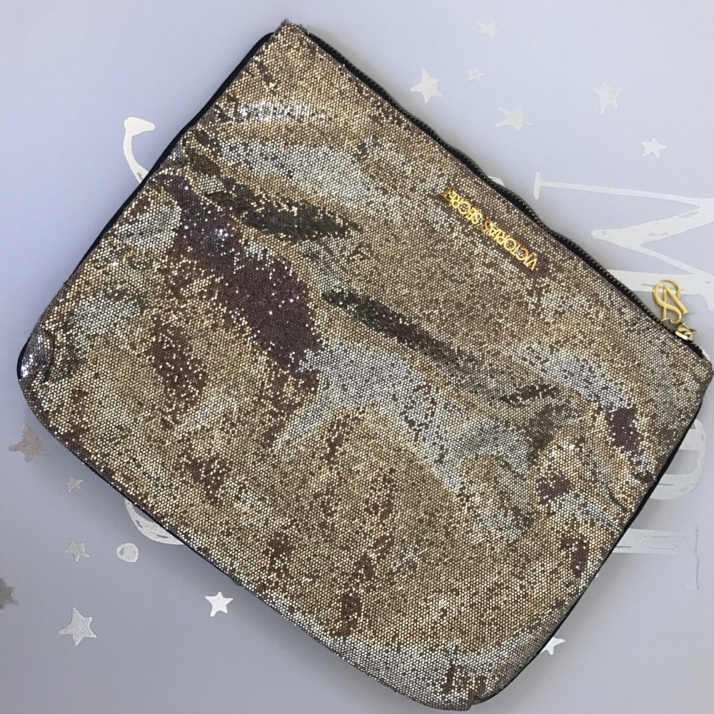 ✨Beautiful shimmery ✨Victoria's Secret clutch