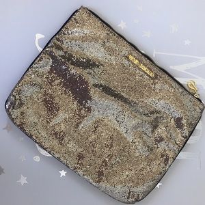 ✨Beautiful shimmery ✨Victoria's Secret clutch