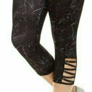 Curvy girl athetic capri