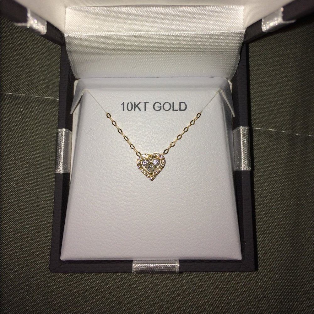 10kt gold heart charm necklace