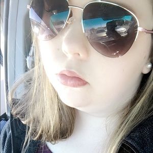 Meet your Posher, Veronica