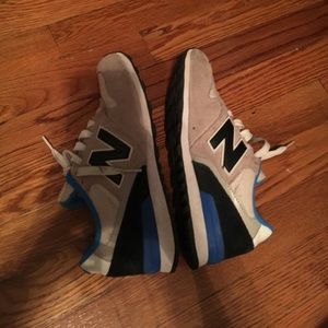 New Balance tennis shoes