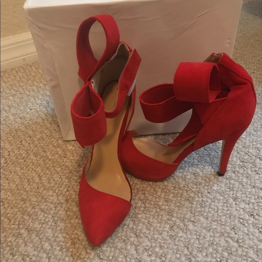 AMAZING Red Bowtie Shoes