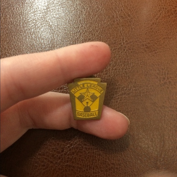 Vintage little league pin - Picture 3 of 4