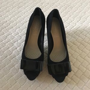 **NEVER WORN** Rockport black peep toe