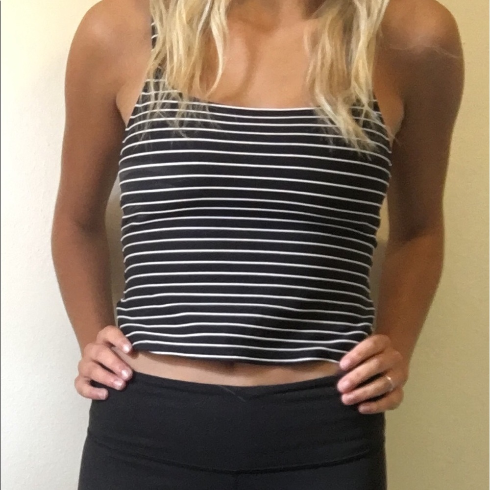 🛍⬇️SALE!! EDDIE BAUER black & white stripe crop