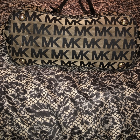 AUTHENTIC Michael Kors bag - Picture 2 of 4