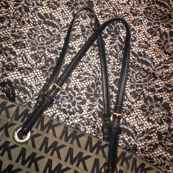 AUTHENTIC Michael Kors bag - Picture 3 of 4