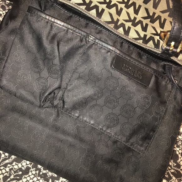 AUTHENTIC Michael Kors bag - Picture 4 of 4