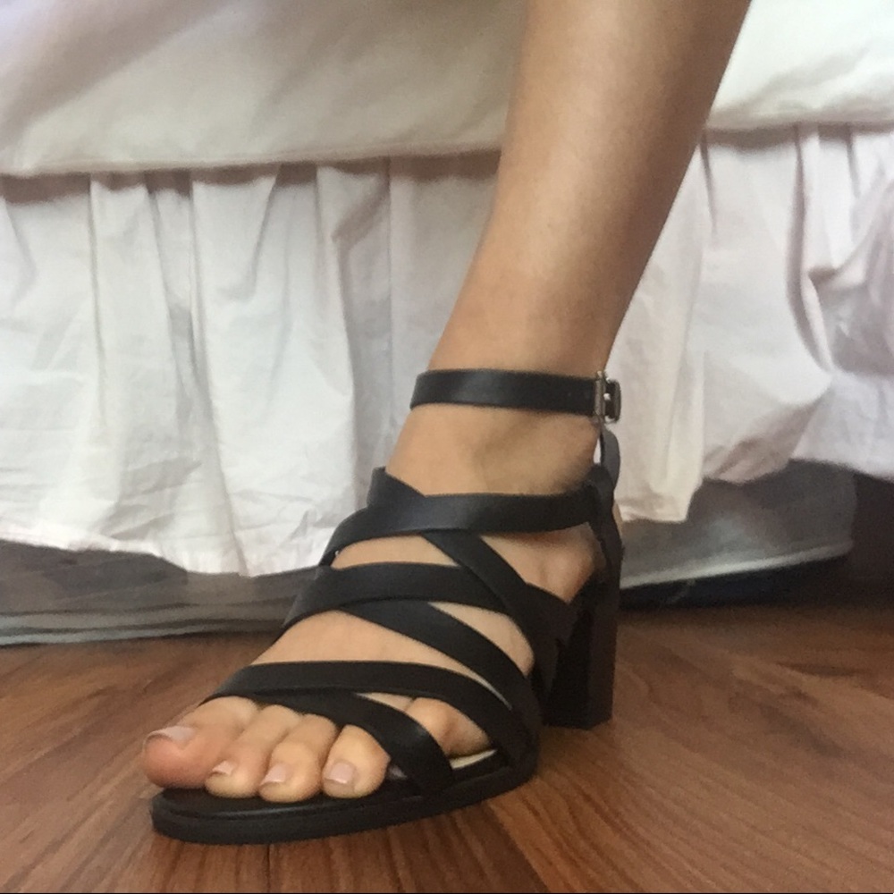 BLACK SANDALS