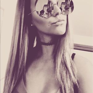 Meet your Posher, Devin