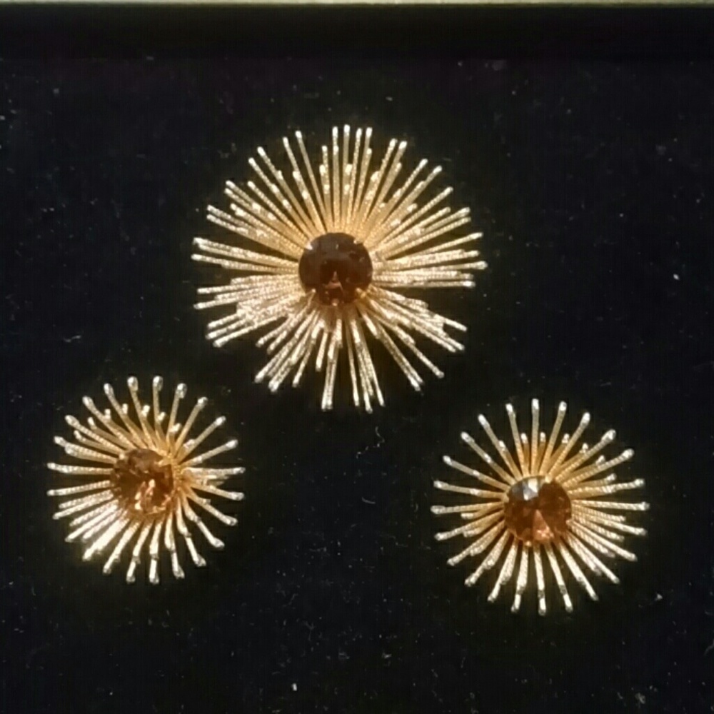 Sarah Coventry Vintage 1969 "Golden Mum"