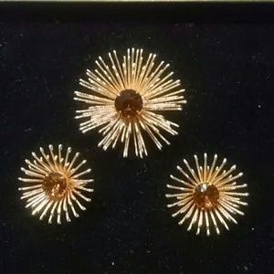 Sarah Coventry Vintage 1969 "Golden Mum"