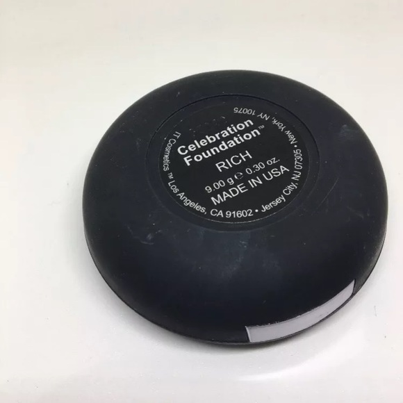 IT Cosmetics Celebration Foundation in Rich - Picture 3 of 4