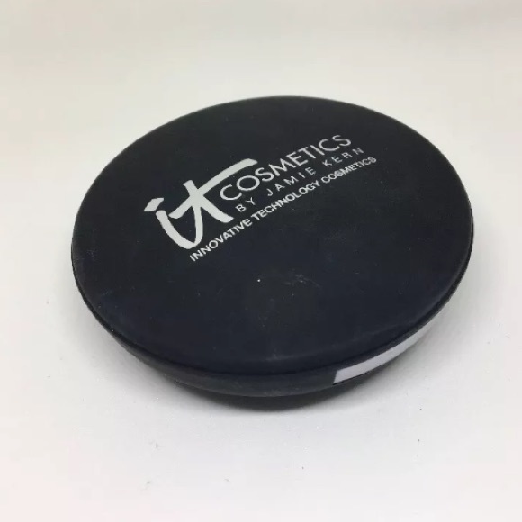 IT Cosmetics Celebration Foundation in Rich - Picture 4 of 4