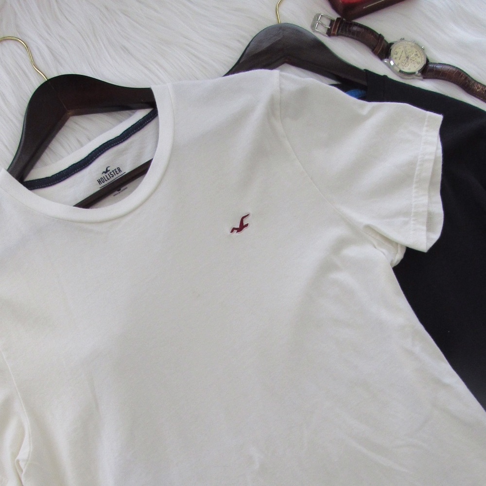 Men's White and Black Hollister T-Shirt