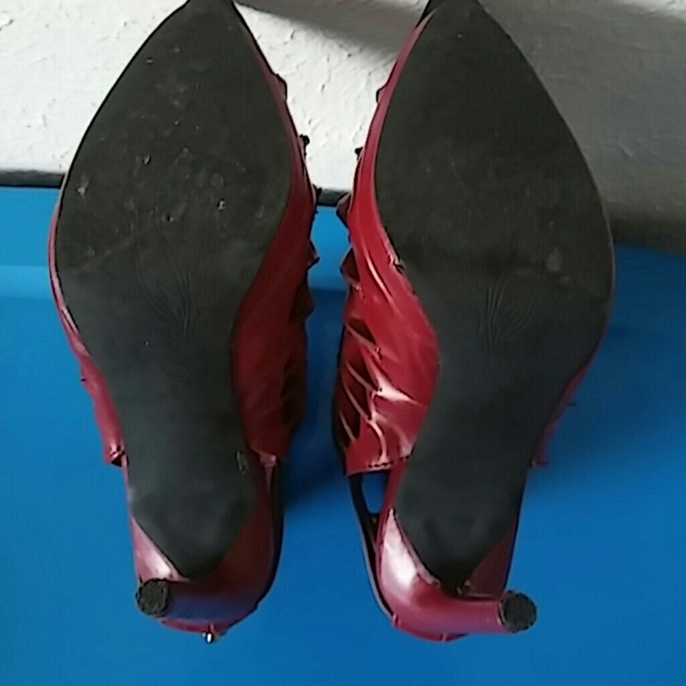 Heels - Picture 2 of 3