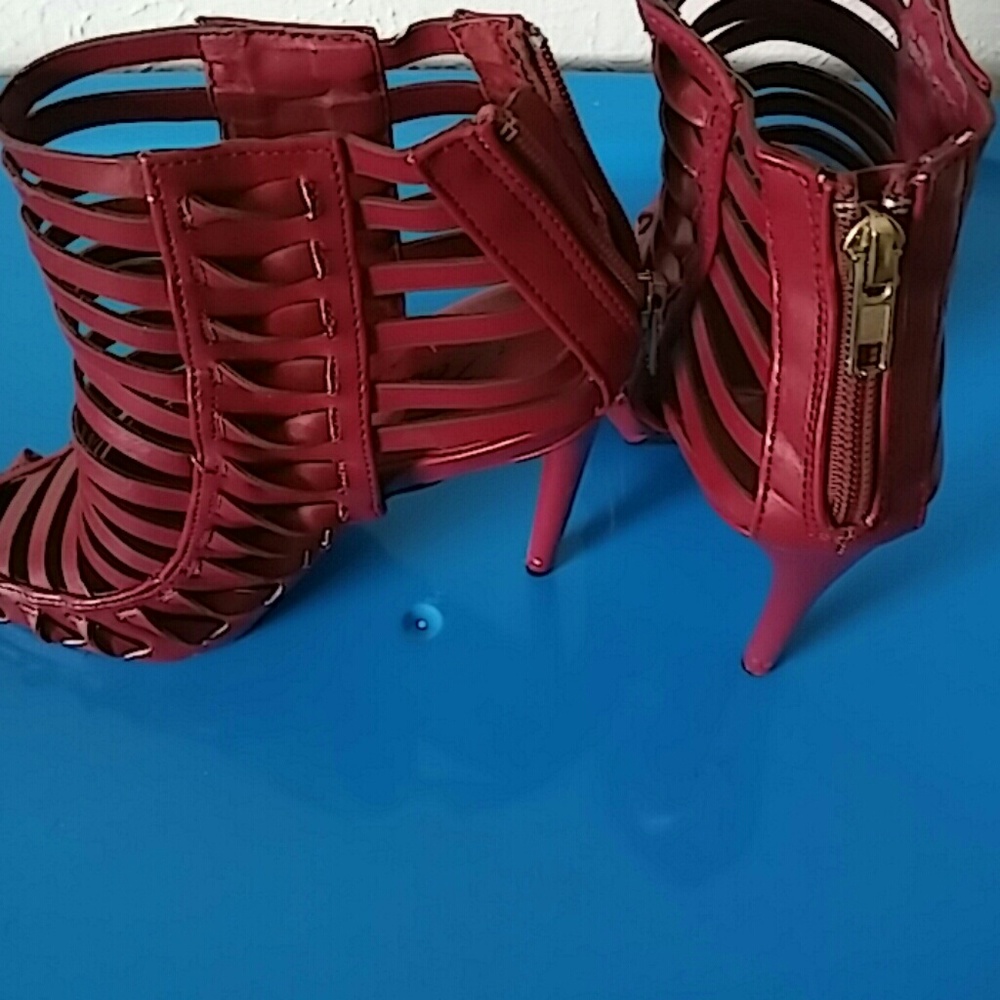 Heels - Picture 3 of 3