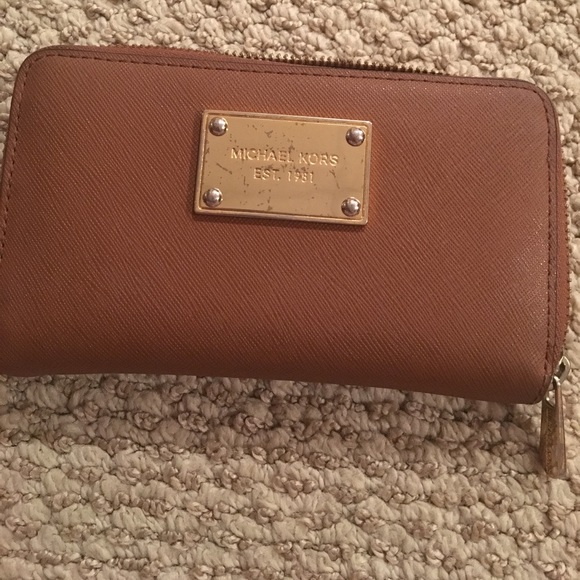 AUTHENTIC Michael Kors wallet - Picture 1 of 3