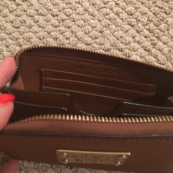 AUTHENTIC Michael Kors wallet - Picture 2 of 3