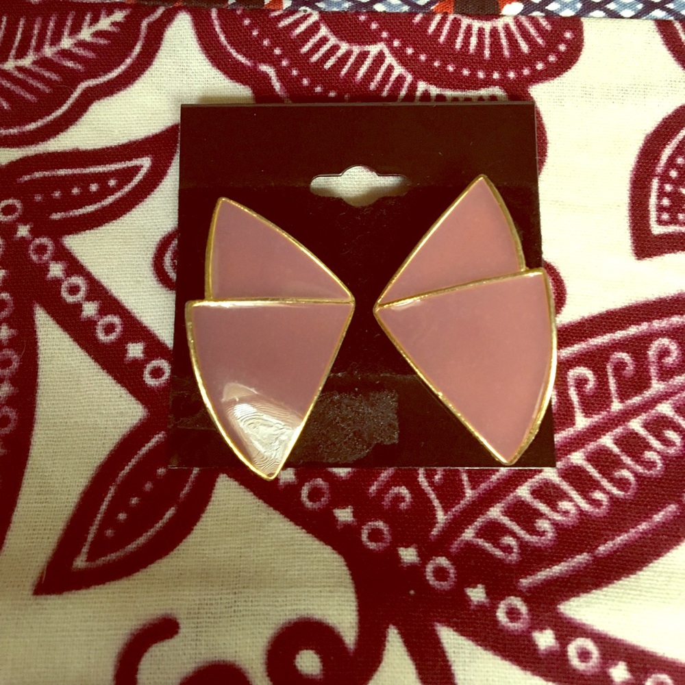Vintage rose colored earrings.