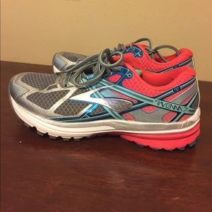 brooks raveena 7s