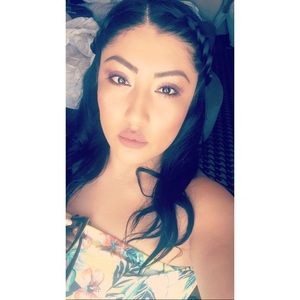 Meet your Posher, Claudia