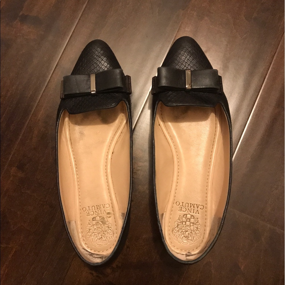 Vince Camuto Black Snakeskin Bow Flats