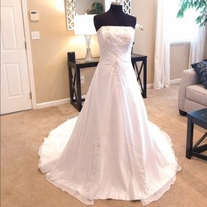 New Da Vinci Bridal Dress Size 14