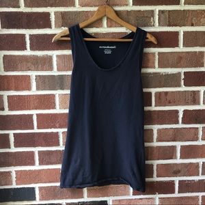 Simple black tank