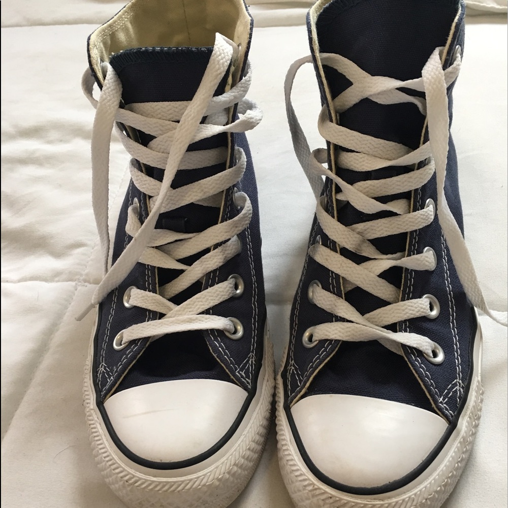 Navy Blue High Top Converse! Great Condition 💙