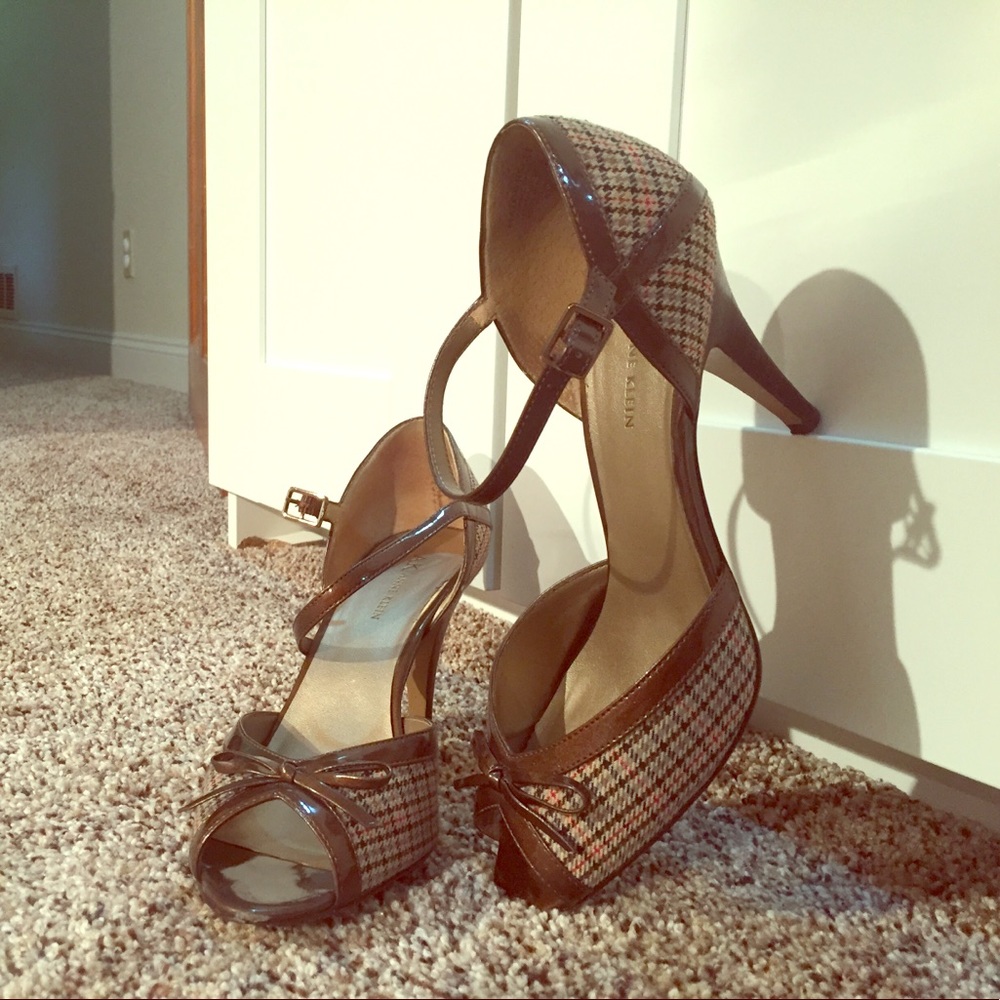 Secretary peep toe heels!