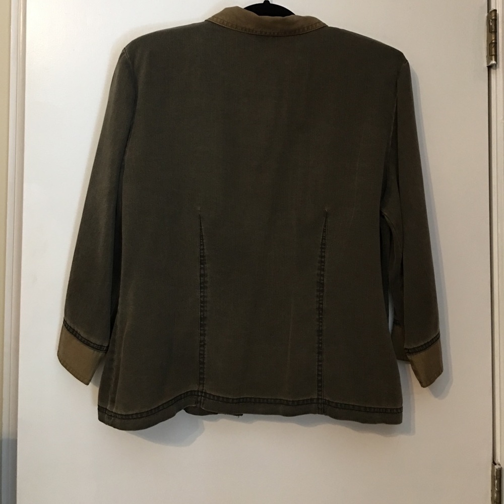 Light Jacket - Picture 2 of 2